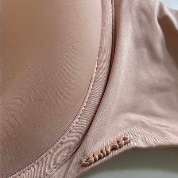 SKIMS Nude Plunge Bra - Picture 12 of 16